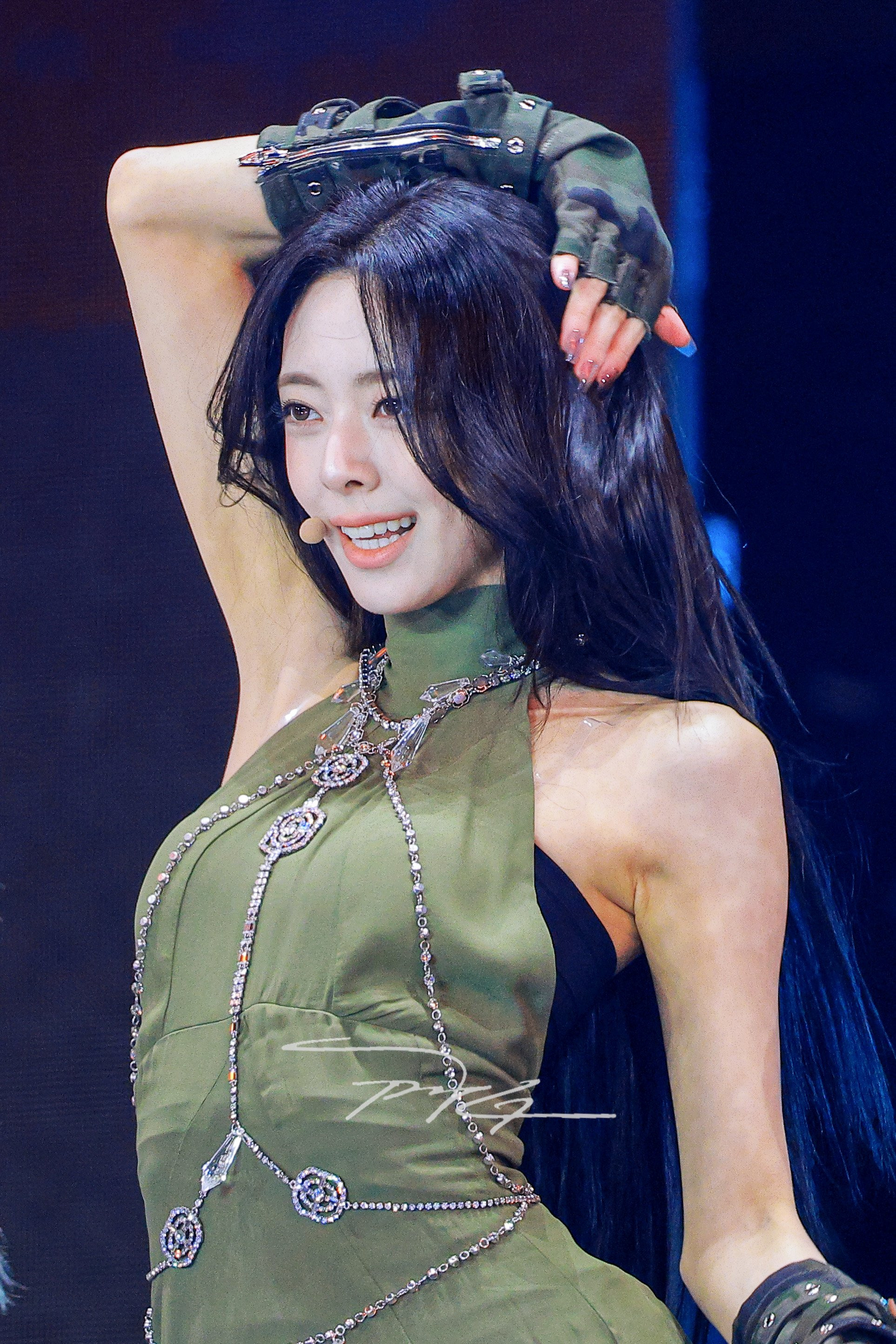 (스압)여자여자한 ITZY 유나.jpgif | 인스티즈