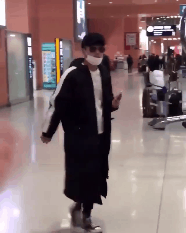 공항에서 빅뱅인척 하는 일반인.gif | 인스티즈