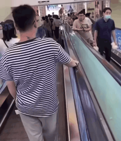 탈모인들이 만나면 하는 인사방법.gif | 인스티즈