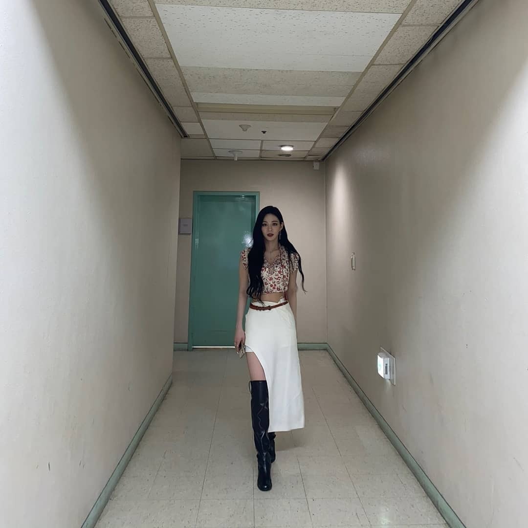 (스압)얼굴도 몸매도 이쁜 프로미스나인 이채영.jpgif | 인스티즈