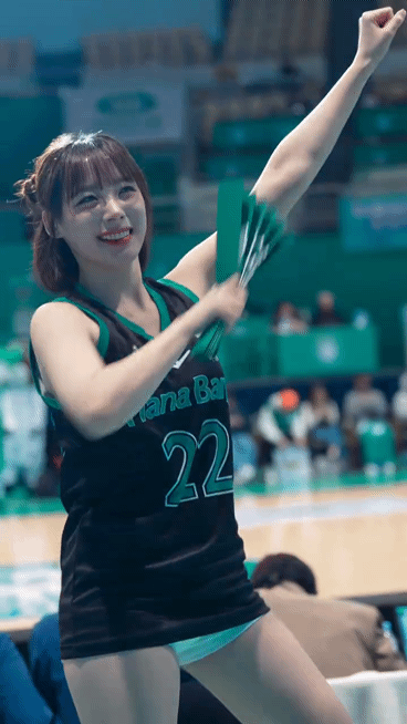 바로 앞에서 보는 하지원 치어리더.gif | 인스티즈