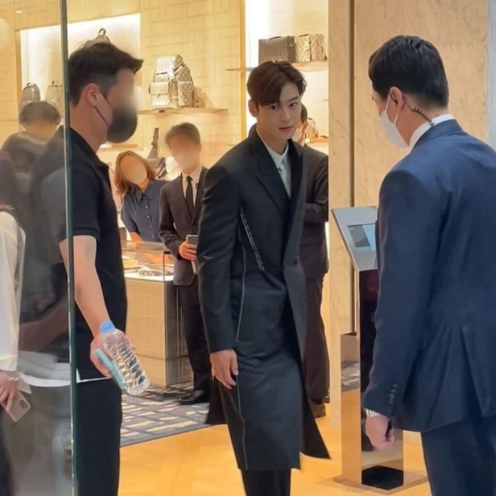 더현대서울 디올 매장 방문한 차은우ㄷㄷㄷㄷㄷ.jpg | 인스티즈