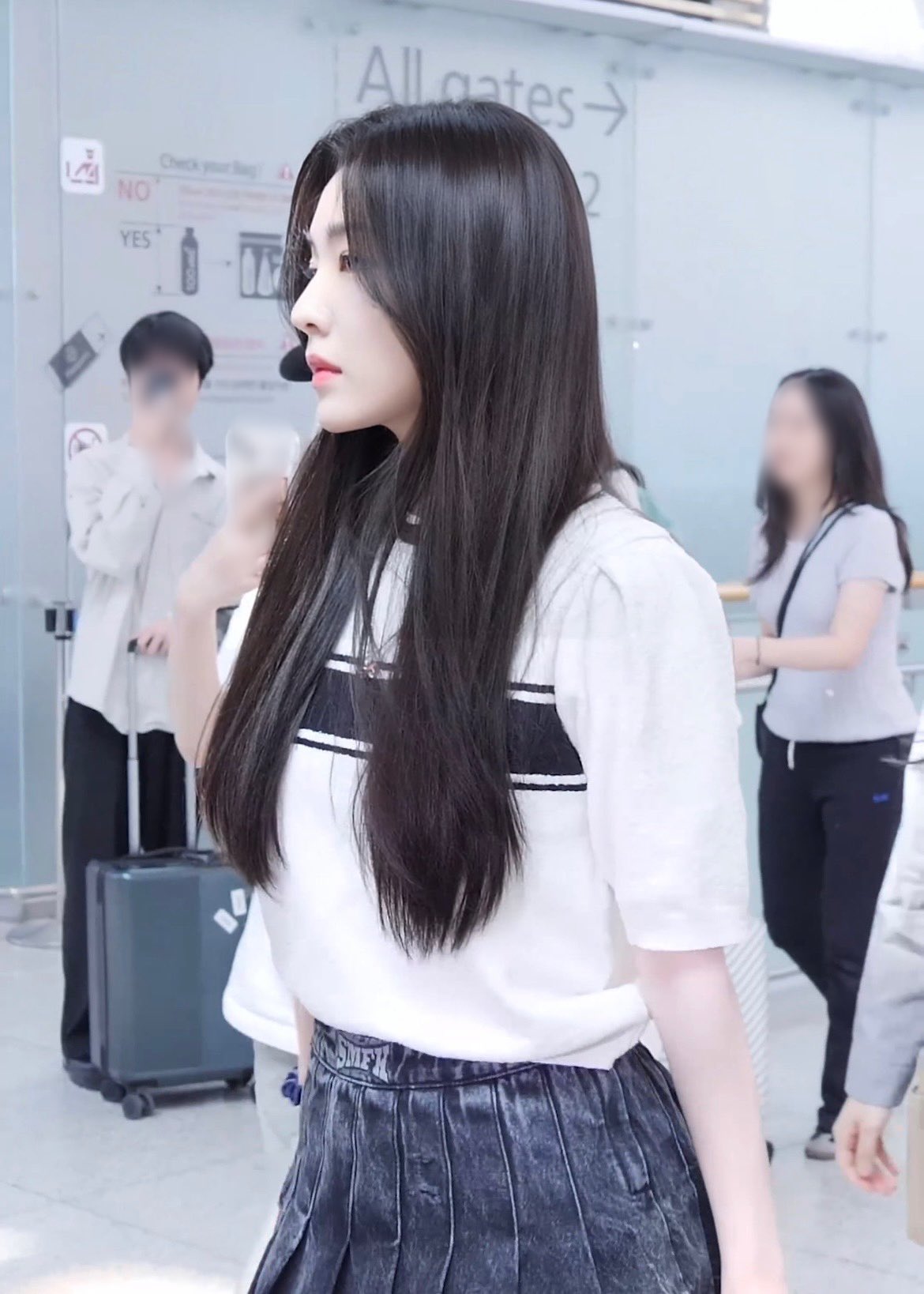 최근 공항 출국하는 아이린.jpgif | 인스티즈