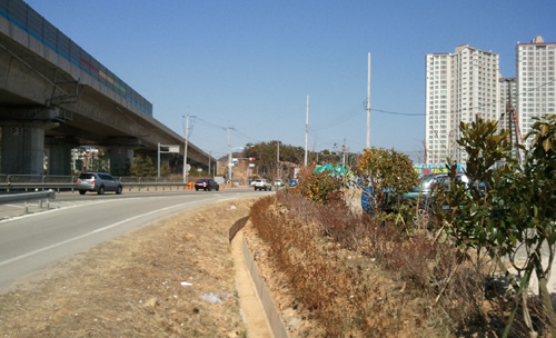비행기 바로위 지나가는 집 살기 vs 자동차 많이지나가는 도로앞 집 살기 | 인스티즈