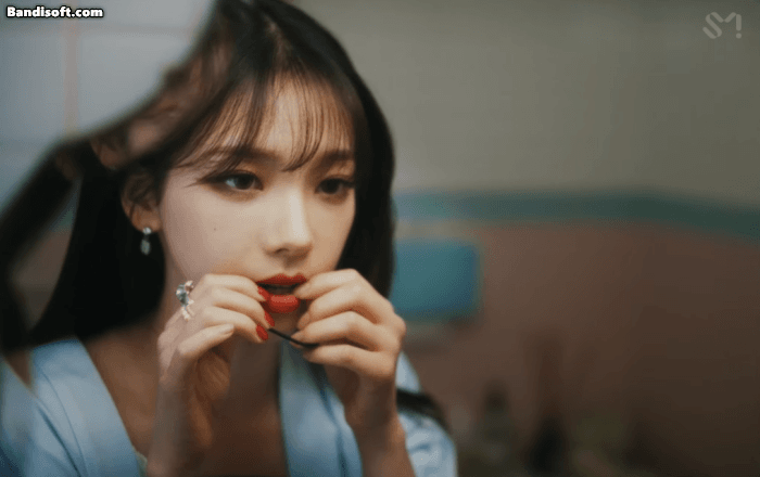 열심히 운동해도 복근이 안 생기는게 고민이라는 카리나 | 인스티즈