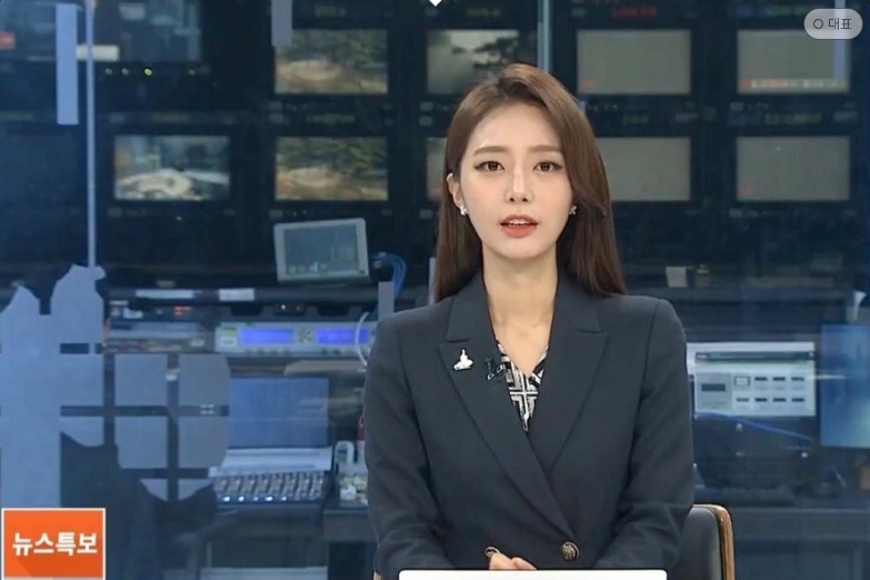 아나운서랑 사진찍는 조규성 | 인스티즈