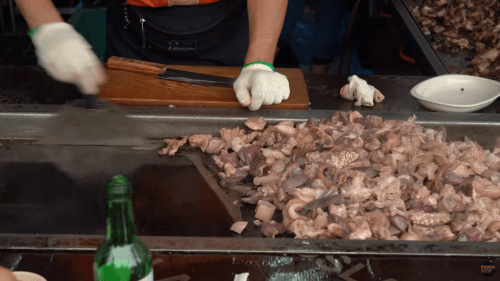 어르신들의 성지! 돼지부속 철판구이 무한리필 | 인스티즈