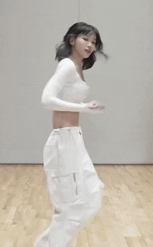 몸매 은근 섹시한 르세라핌 김채원.gif | 인스티즈