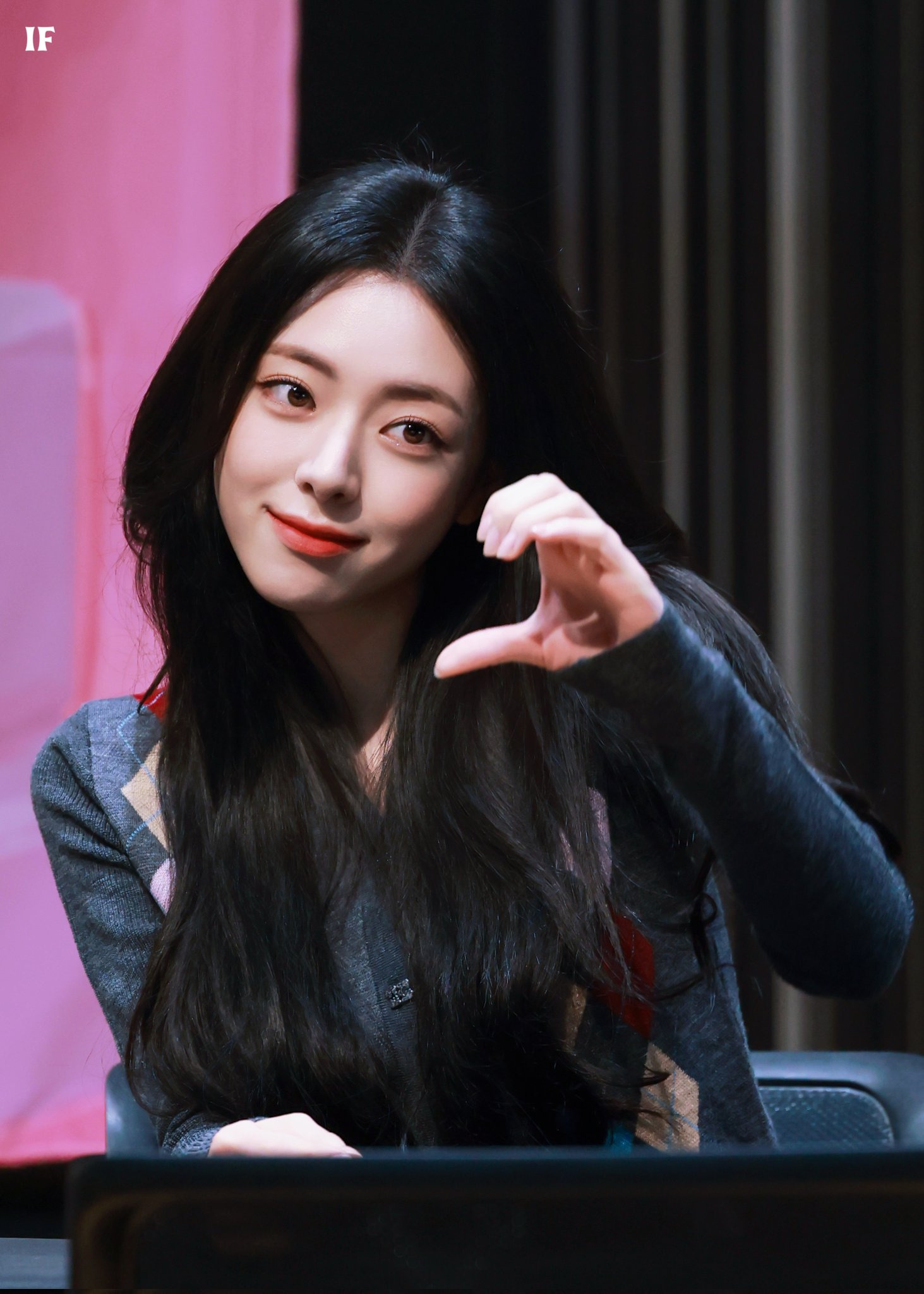 (스압)여자여자한 ITZY 유나.jpgif | 인스티즈