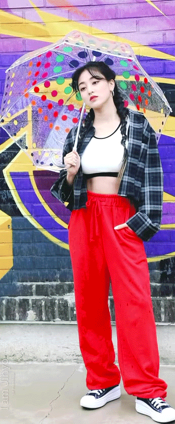 해변에서 화보 찍는 트와이스 지효 | 인스티즈