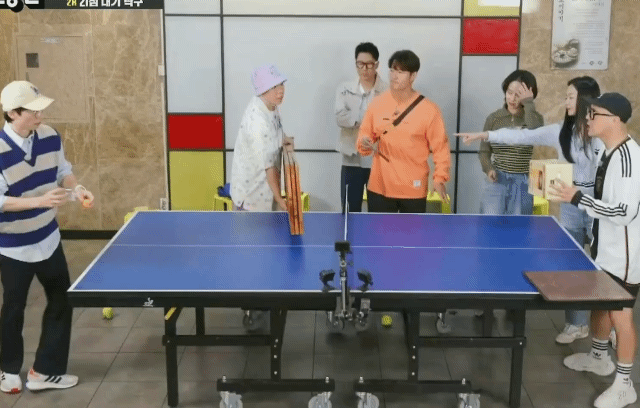 ?? : 운동 미션할 때 멤버들이 전소민 너무 안 껴주는거 같아요.jpgif | 인스티즈