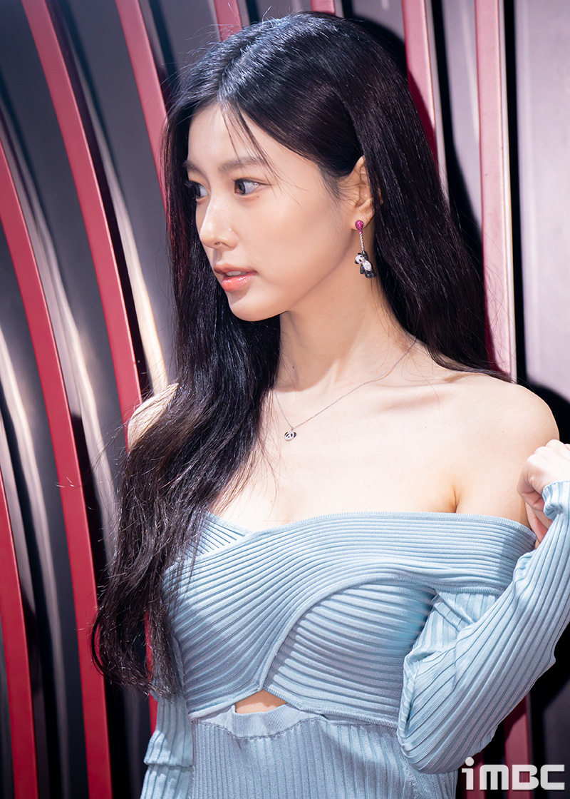 성숙한 캐릭터도 잘 소화할듯한 오늘자 강혜원 폼 | 인스티즈