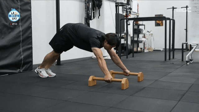 나 혼자 산다에서 플란체 보여주는 유튜버 이준명.gif | 인스티즈