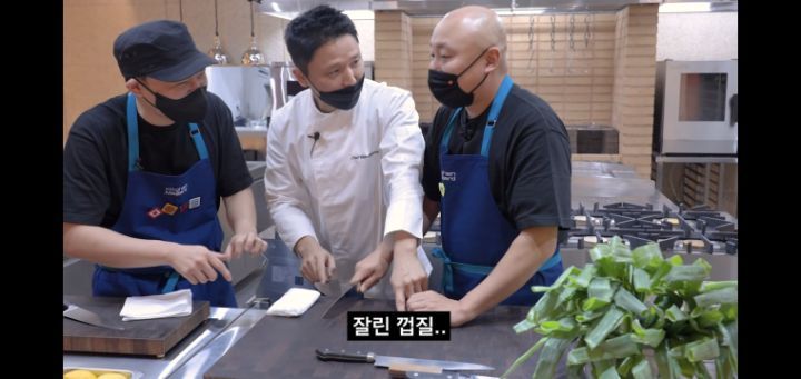 칼로 음식 썰다가 손가락 썰었을 때 꿀팁.jpg | 인스티즈