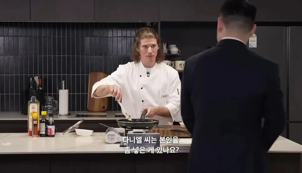 정신 나간 것 같은 흑백조리사ㅋㅋㅋㅋ(feat. 조나단) | 인스티즈