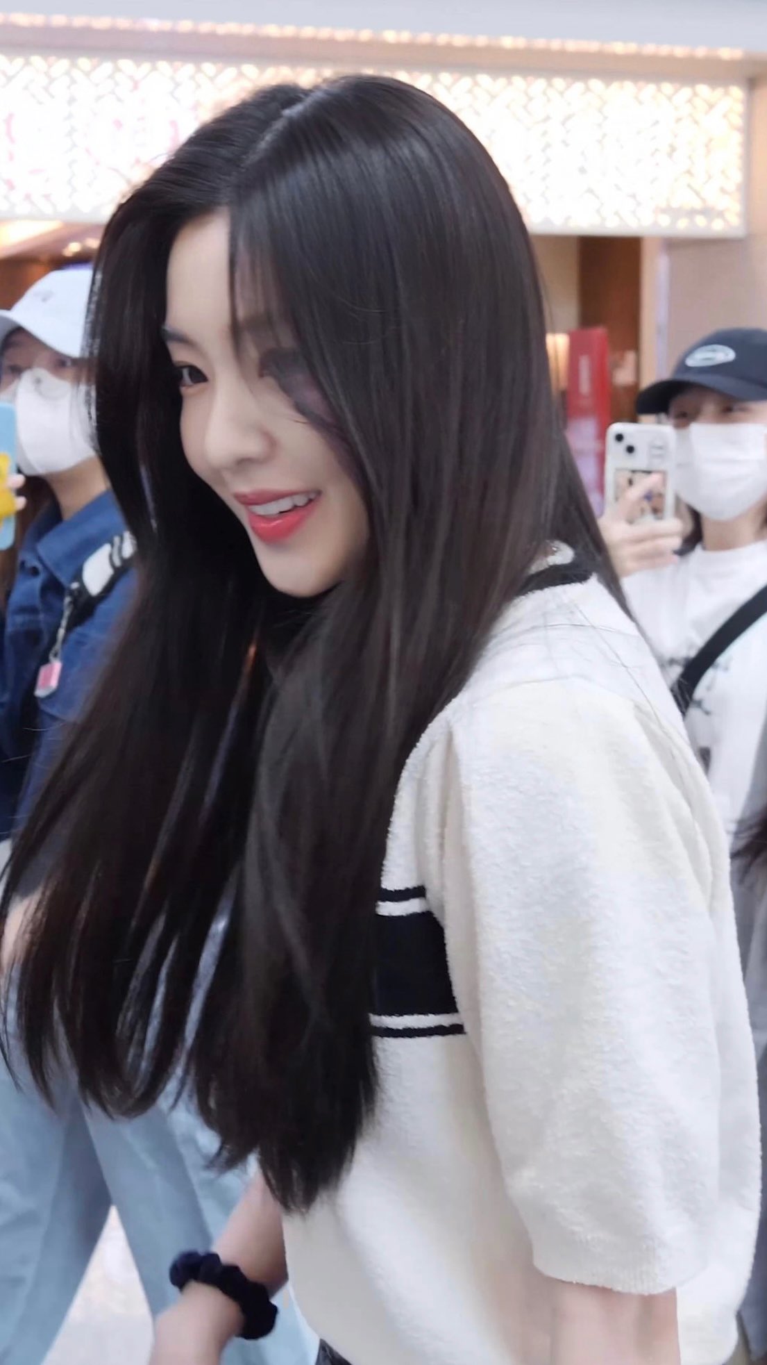 최근 공항 출국하는 아이린.jpgif | 인스티즈