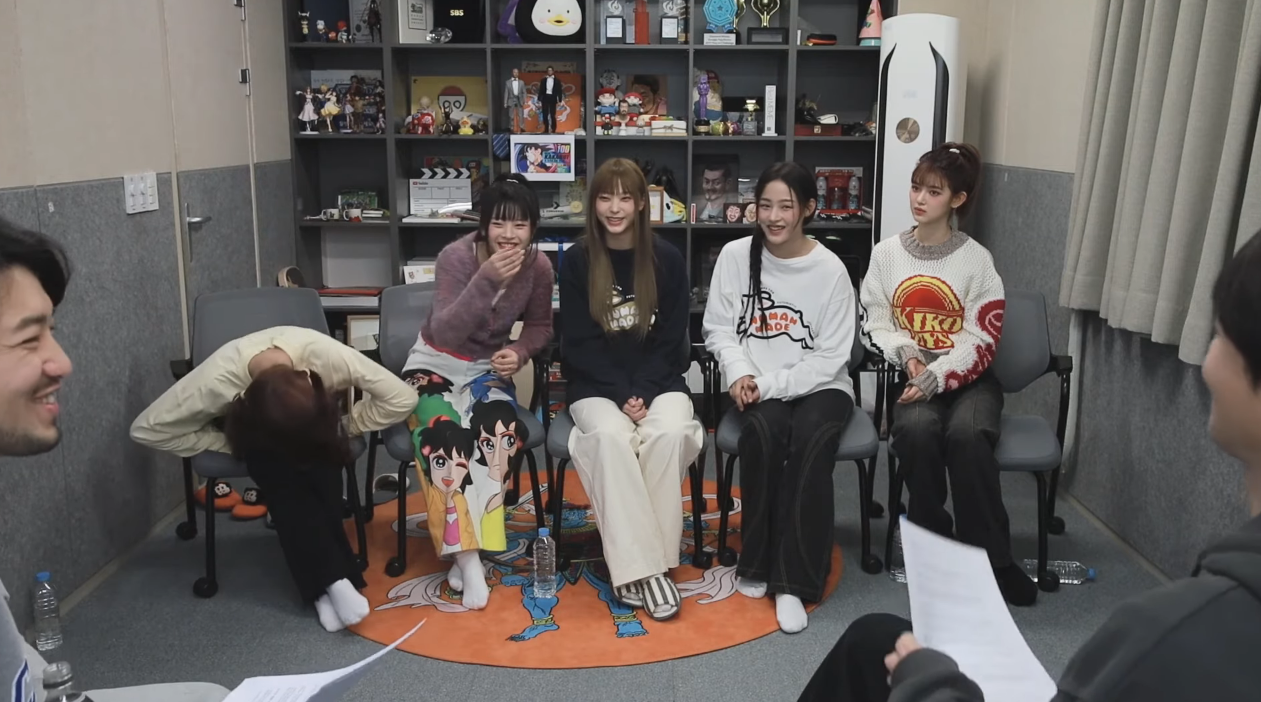 막내에게 현명한 모습 보여주는 뉴진스의 맏이 민지.jpg | 인스티즈