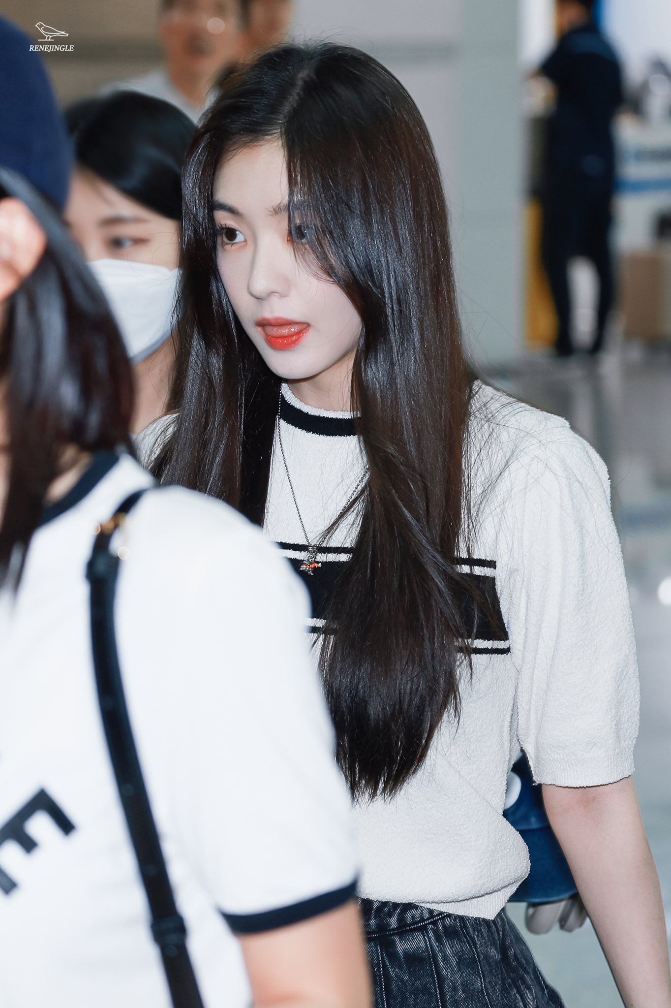 최근 공항 출국하는 아이린.jpgif | 인스티즈