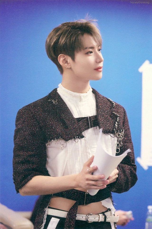 요새 소속사에서 남돌들한테 입히는 패션 (살색) | 인스티즈