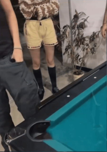 당구장에서 사용 금지 캐시템.gif - 악플달면 쩌리쩌려버려 - ＊여성시대＊ 차분한 20대들의 알흠다운 공간 당구장에서 사용 금지 캐시템.gif
