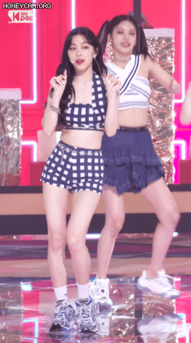 류진의 러너 스니커즈에는 감동이 있다.gif | 인스티즈