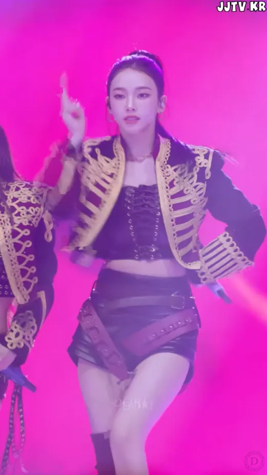 의외로 흔하지 않게 생긴 카리나 얼굴 근황.jpgif | 인스티즈