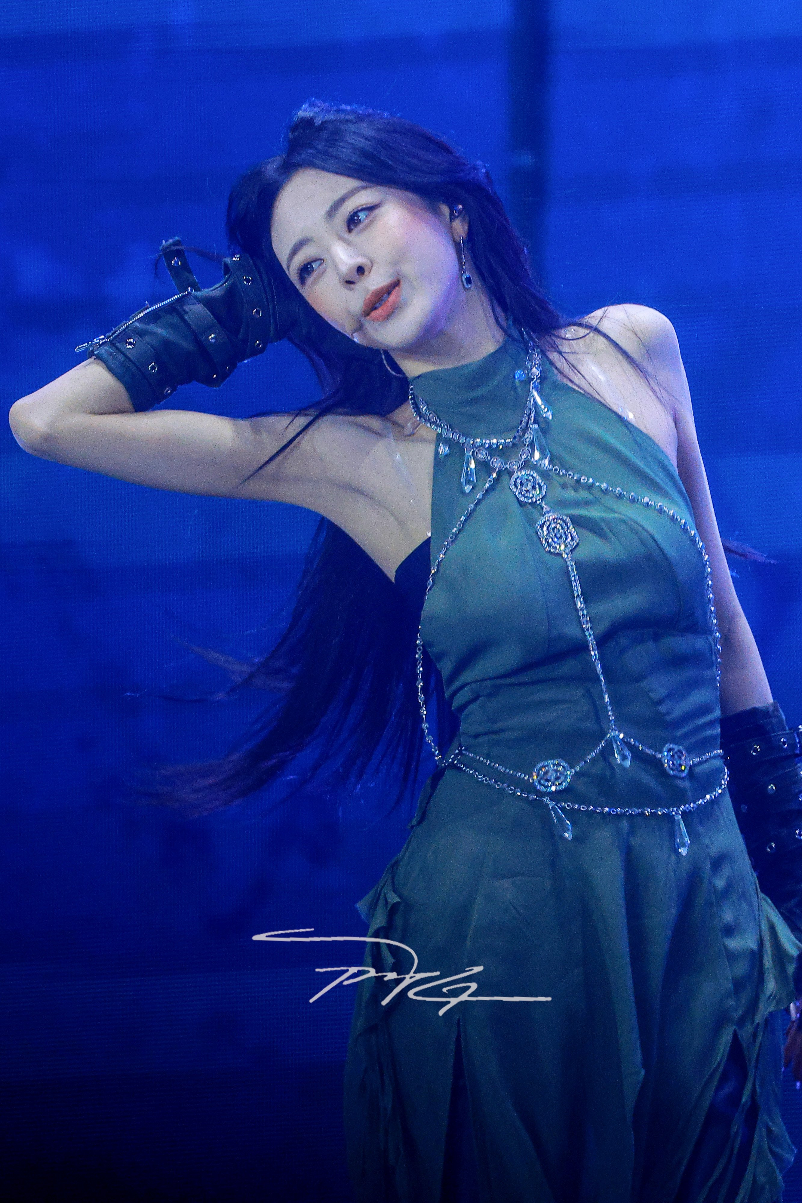 (스압)여자여자한 ITZY 유나.jpgif | 인스티즈