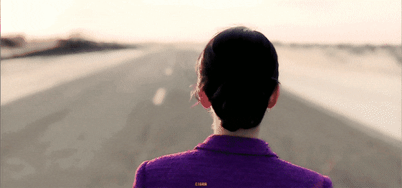 불타는 핸드백으로 남편 죽이러가는 수지.gif | 인스티즈