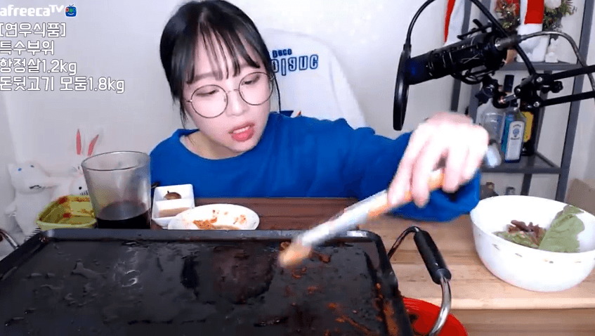 쯔양 돼지고기 먹방 | 인스티즈