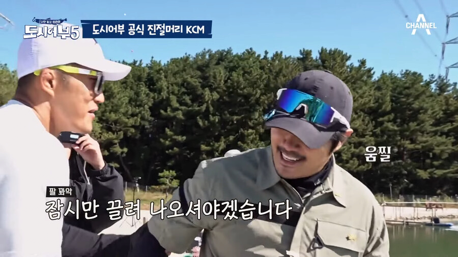 KCM 팔 근육에 당황한 김동현 .jpg | 인스티즈