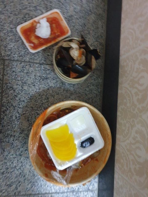 다먹은 배달그릇 이렇게 놨다고 배달기사랑 싸웠네요 | 인스티즈