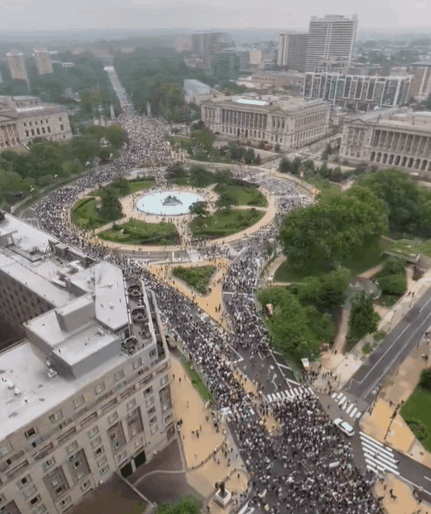 오늘자 역대급 규모의 반 트럼프 시위.gif | 인스티즈