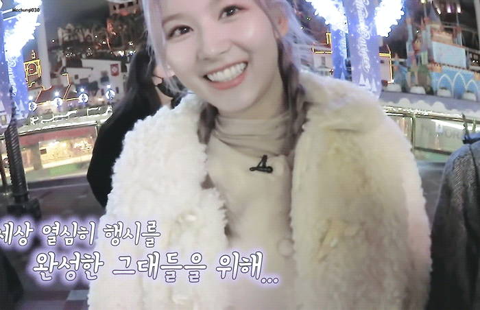 솜사탕으로 콧수염 만드는 트와이스.gif | 인스티즈
