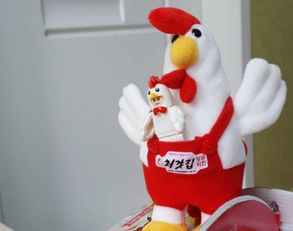 한때 sns에서 핫했던 치킨집 캐릭터.jpg | 인스티즈