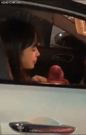 운전중에 갑자기 옆에서 여자가 용과 먹방함.gif | 인스티즈