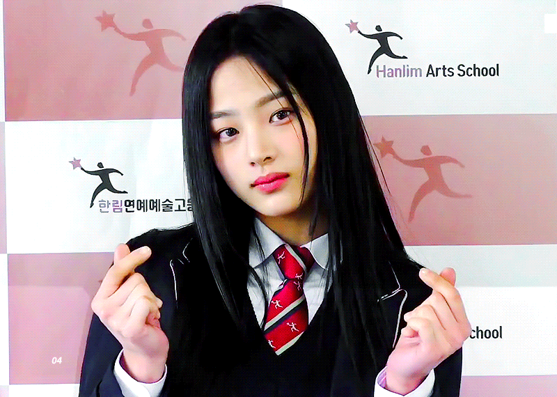 졸업한 뉴진스 민지.gif | 인스티즈