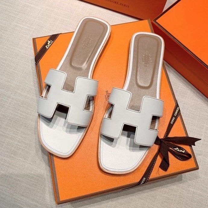 가격이 만만해서(?) 인기 많다는 에르메스 슬리퍼...jpg | 인스티즈