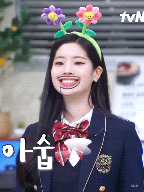 태연 대타로 놀토 나왓는데 내기져서 분장한 다현.gif | 인스티즈