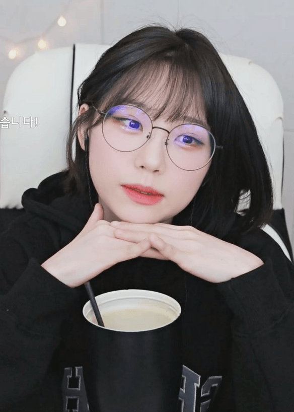 안경만 쓰면 비주얼 폭발하는 우정잉 | 인스티즈