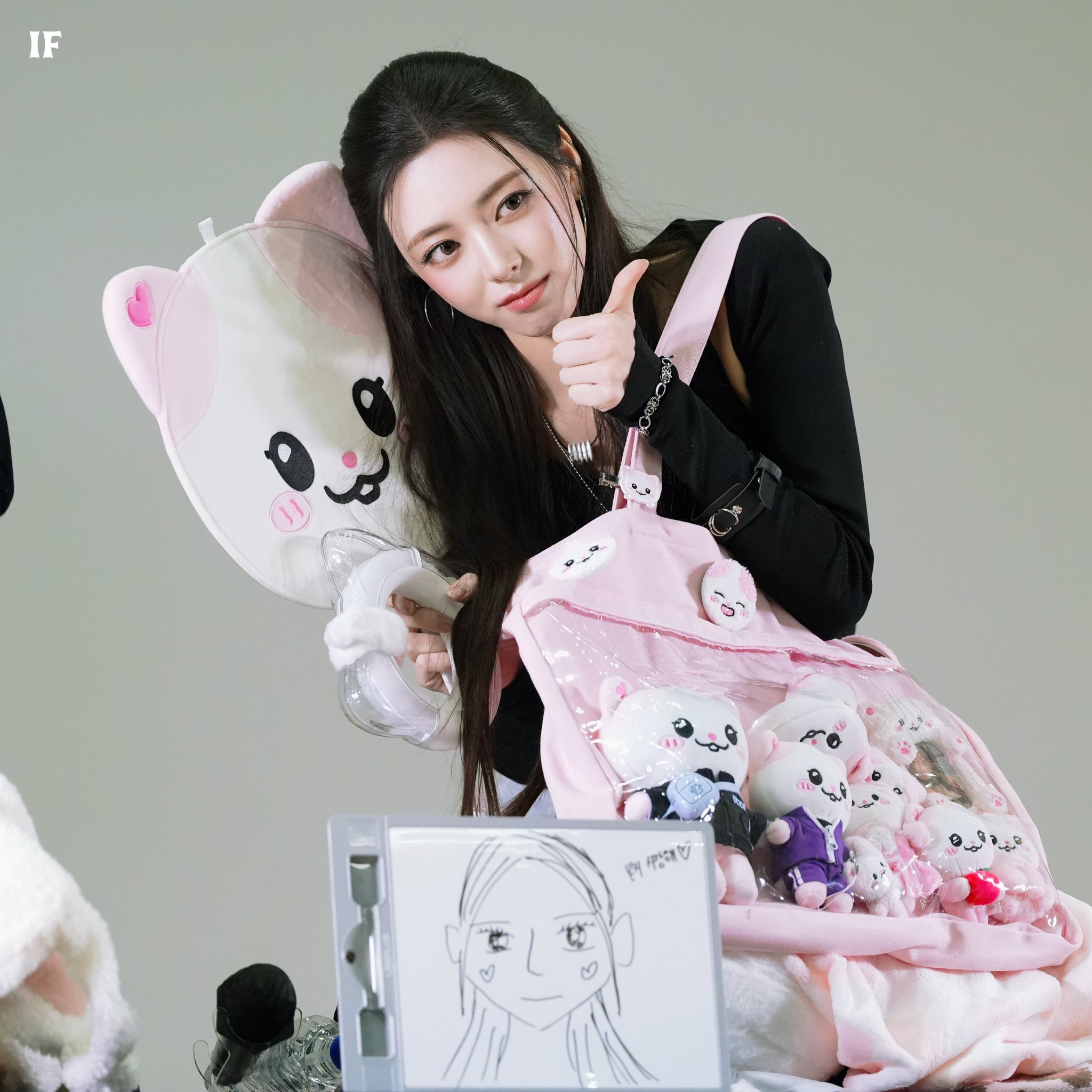 (스압)여자여자한 ITZY 유나.jpgif | 인스티즈