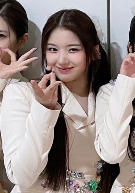 요즘 애들 사이에서 유행한다는 포즈... | 인스티즈