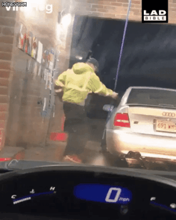 세차장에서 발견된 방천화극.gif | 인스티즈