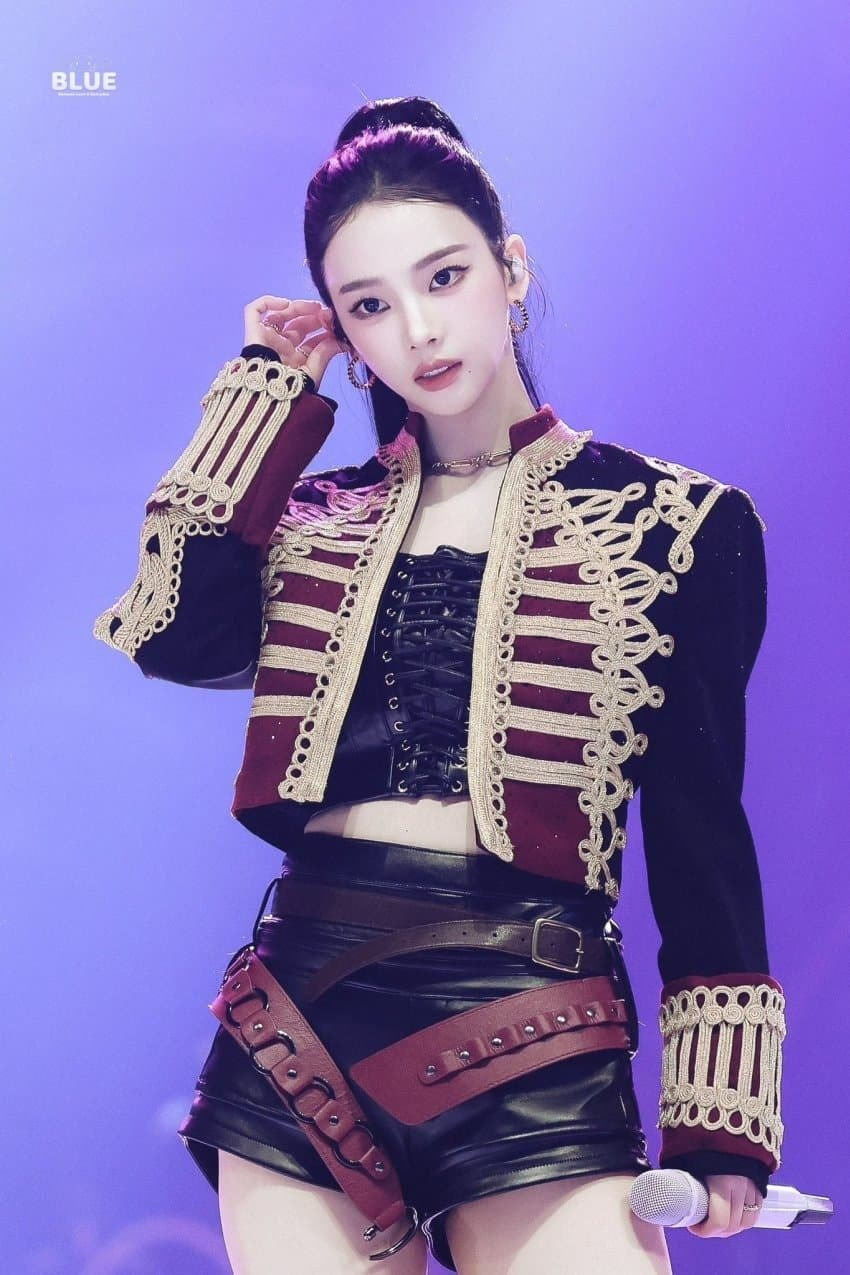 의외로 흔하지 않게 생긴 카리나 얼굴 근황.jpgif | 인스티즈