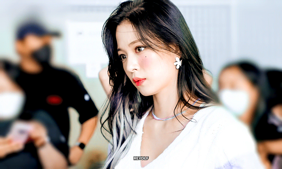 (스압)얼굴도 몸매도 이쁜 프로미스나인 이채영.jpgif | 인스티즈