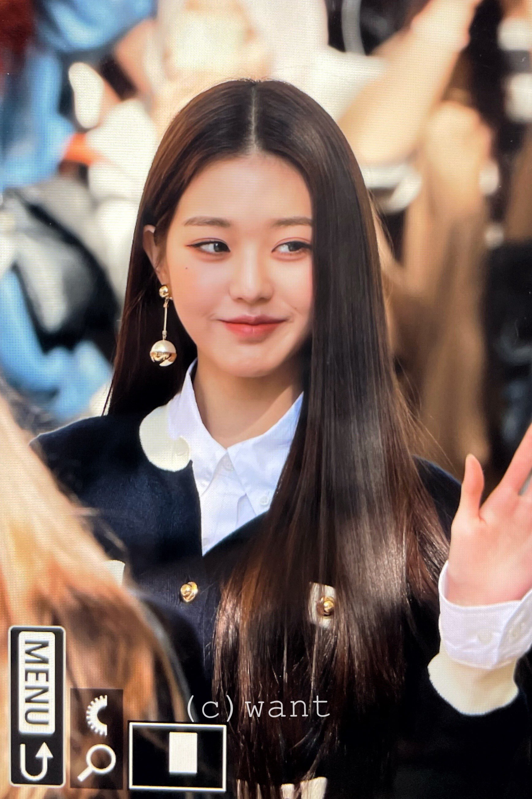 파리패션위크에서 프라다 회장과 이야기하는 아이브 장원영 | 인스티즈