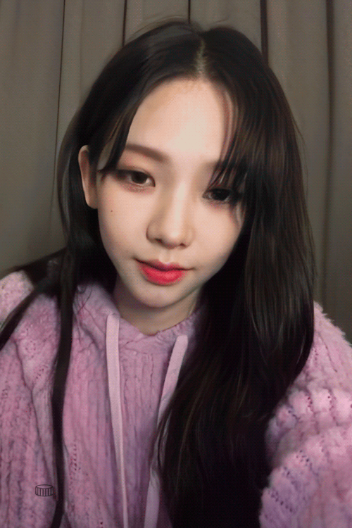 인스타 라이브하는 카리나.gif | 인스티즈