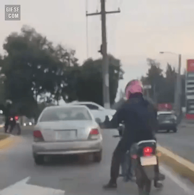 돌아가는 시간이 아까웠던 운전자 .gif | 인스티즈