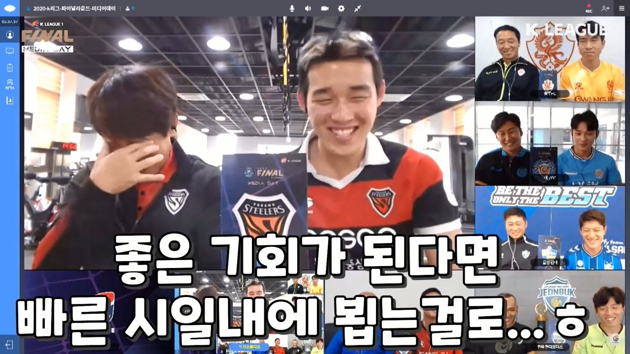 미디어 데이에서 대놓고 상대팀 선수에게 이적 제의하는 감독 | 인스티즈