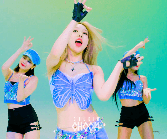 시원해 보이는 파랑옷 입은 스튜디오춤 나연+비하인드.gif | 인스티즈