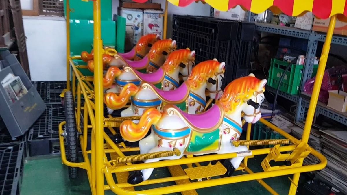 의외로 꽤 최근 세대까지도 타본 적 있다는 추억의 놀이기구 | 인스티즈